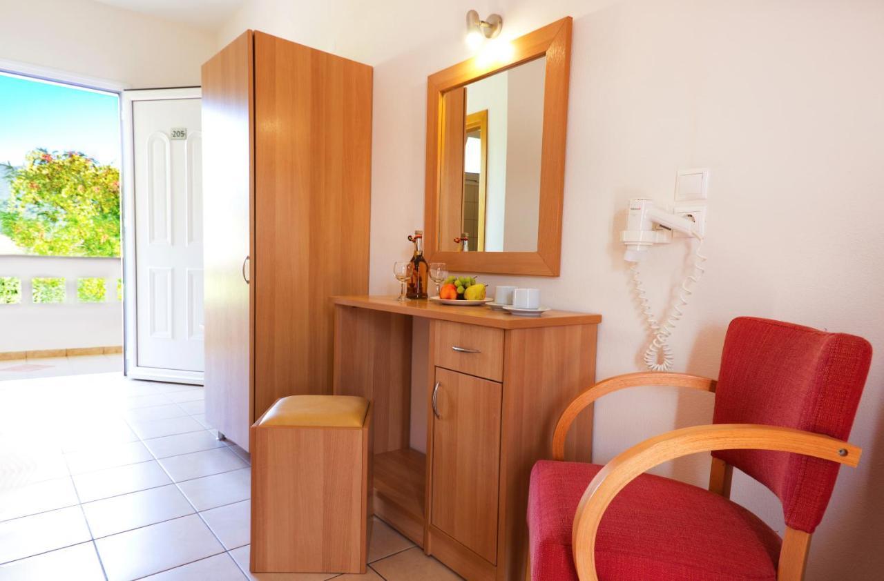 Hotel Filia Liménasz Kültér fotó